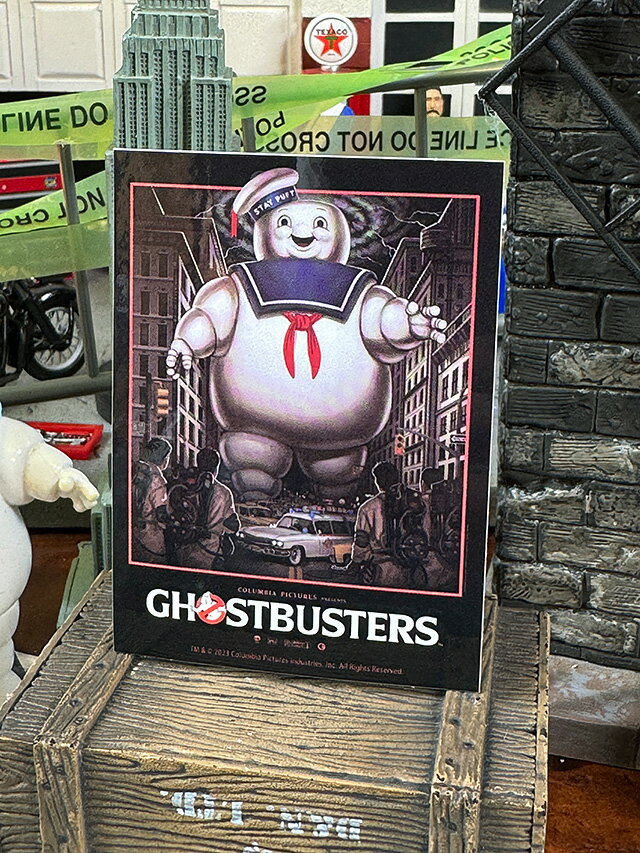 映画　ゴーストバスターズ　オフィシャル　ステッカー　（マシュマロマン VS 隊員/Mサイズ）　ポスター..