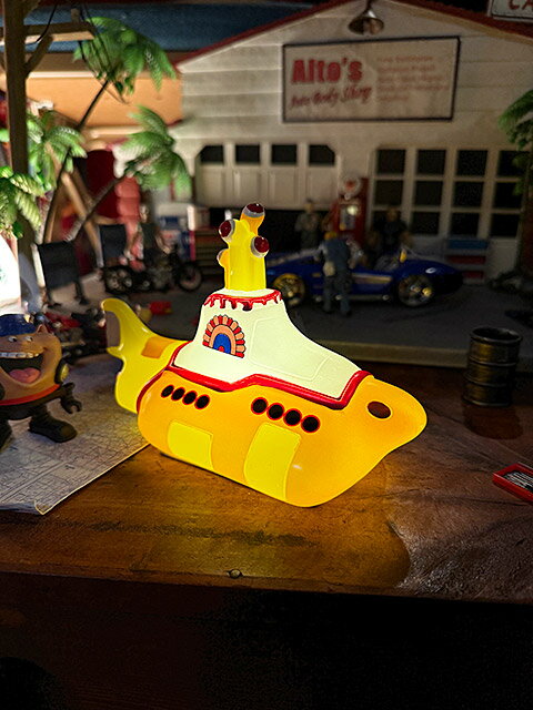 ビートルズ　イエローサブマリン　LEDランプ　オブジェ　（USBコード付属）　公式グッズ　アメリカン雑貨　アメリカ雑貨　グッズ　ライト　　ランプ　照明　間接照明　ライティンググッズ　おしゃれ　ショップインテリア