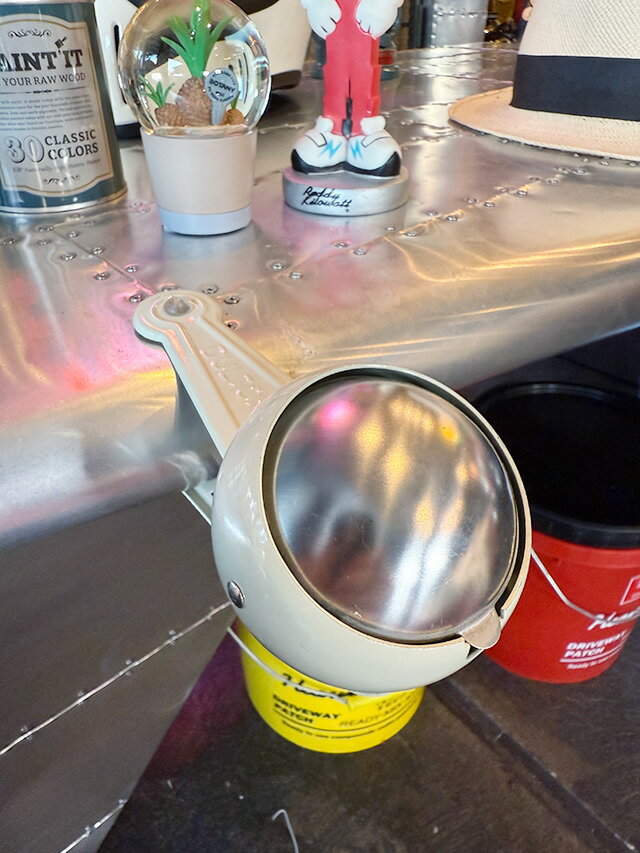 ダルトン　ウィンドプルーフ　クリップ　アッシュトレイ　（アイボリー）　クリップ式　灰皿　アメリカン雑貨　アメリカ雑貨　ガレージ雑貨　ガレージング雑貨　喫煙グッズ　おしゃれ パブグッズ　バーグッズ　自宅バー　ショップインテリア　喫煙雑貨　アウトドアグッズ