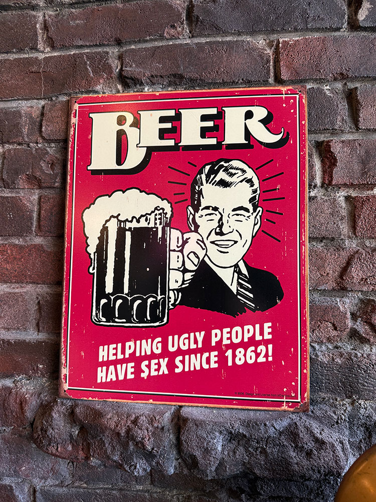 ビールのおかげ！ ブサイク編 ブリキ看板 ■ アメリカン雑貨 アメリカ雑貨
