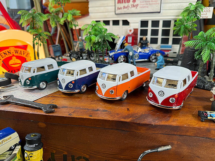 1963年 フォルクス・ワーゲン ピックアップ ダブルキャブ ミニカー 1/34スケール （4台セット） アメリカン雑貨 アメリカ雑貨 モデルカー ジオラマ グッズ おしゃれ かっこいい ガレージ雑貨 ガレージング雑貨 ショップインテリア