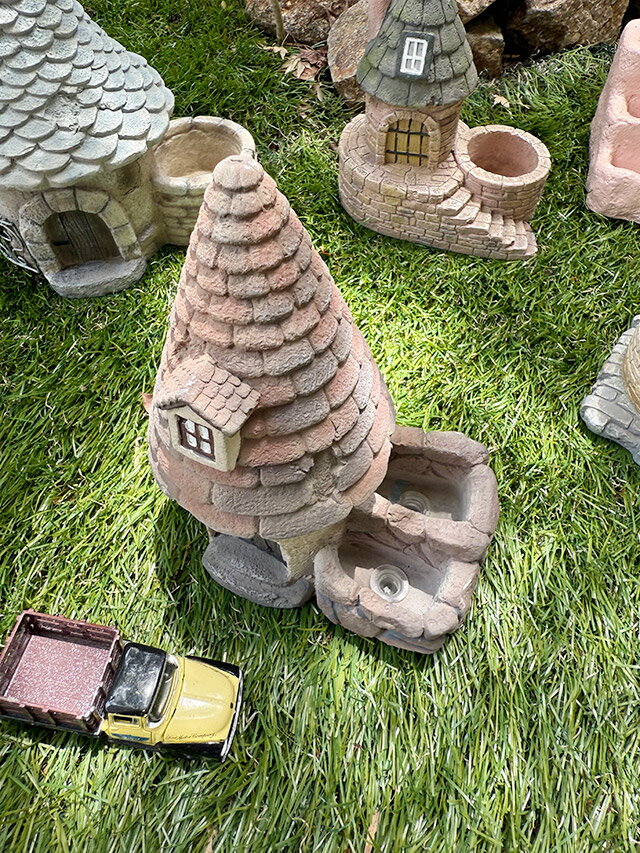 アメリカ雑貨通販キャンディタワーの外国のおうち　グリーンポット　（No.8）　植木鉢　多肉植物　サボテン　プランター　セメント製　アメリカン雑貨　アメリカ雑貨　ガーデニンググッズ　ガーデニング雑貨　グリーンインテリア　エクステリア　置物　オブジェ　演出　庭　おしゃれ｜アングル2