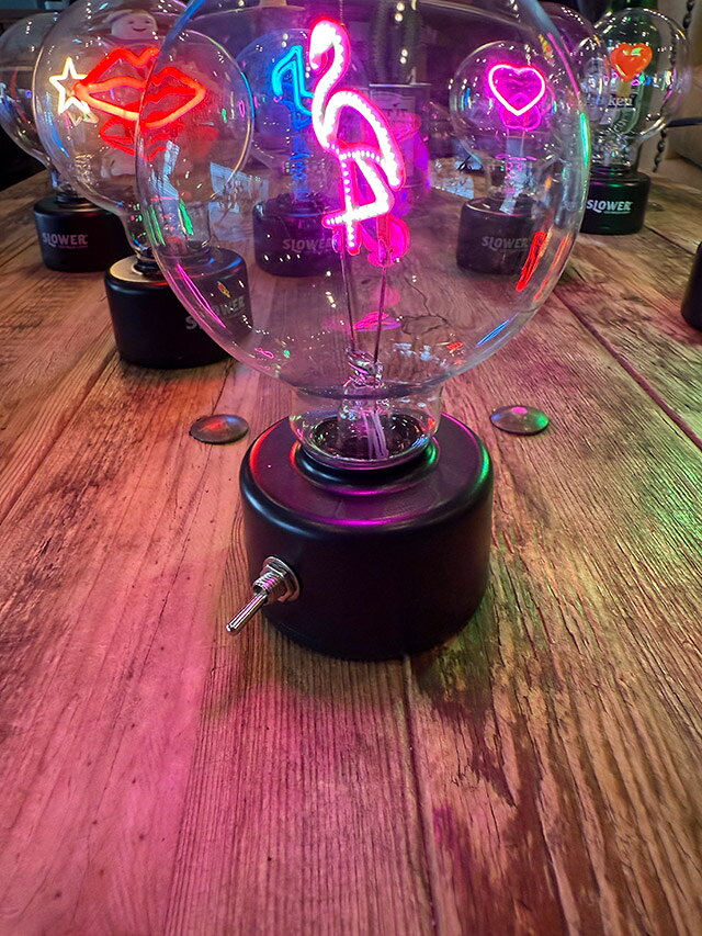LED　バルブライト　（フラミンゴ）　単四電池＆USB電源の両方対応　アメリカン雑貨　アメリカ雑貨　グッズ　ライト　　ランプ　照明　間接照明　ライティンググッズ　おしゃれ　ショップインテリアの商品画像 3
