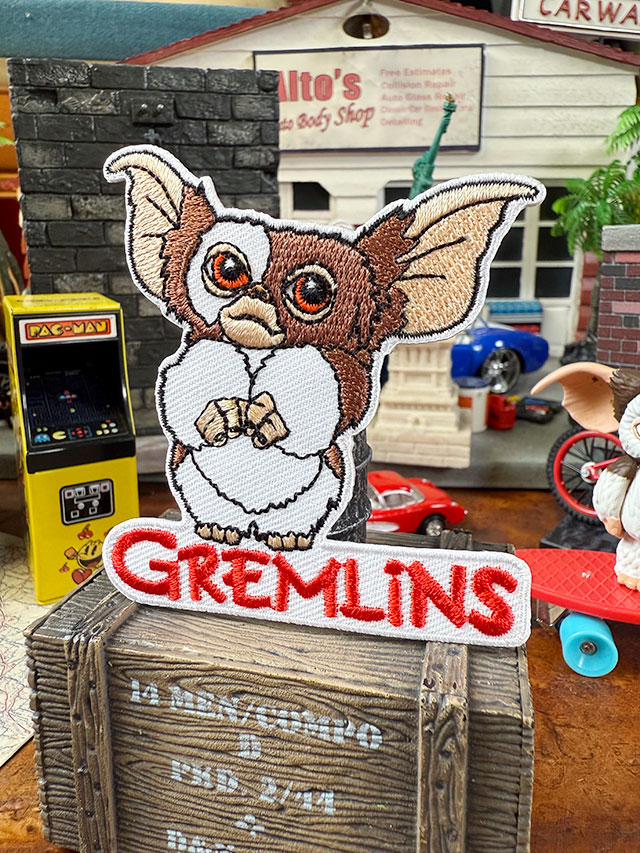 樂天商城 - 映画　グレムリン　ギズモ　ワッペン　（ギズモ＆ロゴ）　アメリカン雑貨　アメリカ雑貨　映画グッズ　おしゃれ　ショップインテリア