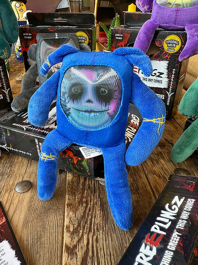 樂天商城 - 【2025年1月ロンドンのトイフェアーでベストトイアワード獲得】　グリープズ　レンチキュラーフェイス　ホラープラッシュ　（Sサイズ/ブルー）　ぬいぐるみ　コレクターズカード付き　アメリカン雑貨　アメリカ雑貨　GLZ4943　Greepz　Hollow Jill　オシャレ