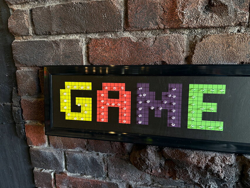アメリカ雑貨通販キャンディタワーのゲームルーム　LEDドットサイン　アメリカン雑貨　アメリカ雑貨　グッズ　ライト　　ランプ　照明　間接照明　ライティンググッズ　おしゃれ　ショップインテリア｜アングル2