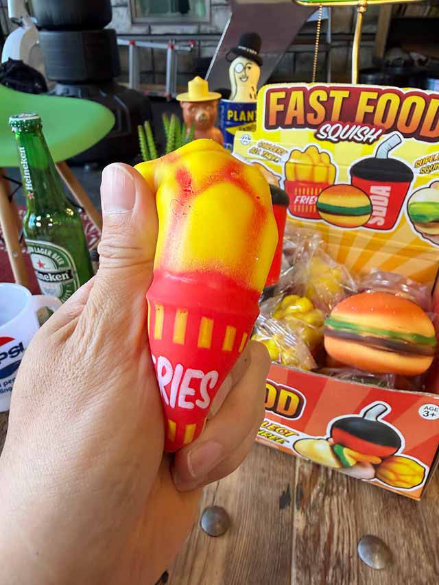 ファーストフード　スクイーズ　（3点セット/ハンバーガー＆フライドポテト＆ソーダ）　ストレスボール　アメリカン雑貨　アメリカ雑貨　ジョークグッズ　ジョーク雑貨　おもしろ　プレゼント　ギフト　おしゃれ　ショップインテリア candytower-10058534 アメリカ雑貨通販キャンディタワー サンプル画像3