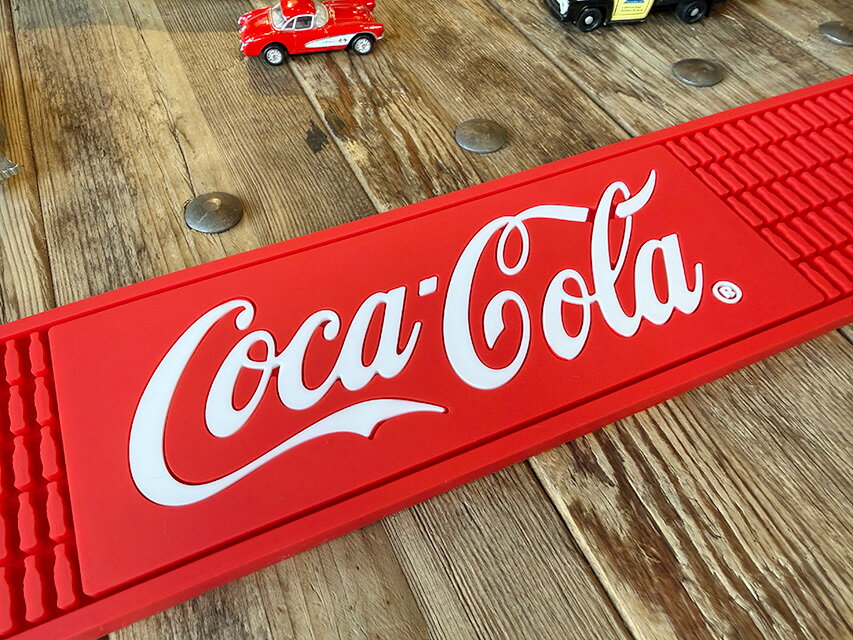コカ・コーラ　プレイス　バーマット　ロング　（レッド）　アメリカン雑貨　アメリカ雑貨　コカコーラグッズ　アメリカンダイナー　ダイナーグッズ　ダイニンググッズ　カフェスタイル　自宅バー　パブグッズ　おしゃれ かっこいい　ショップインテリア 3