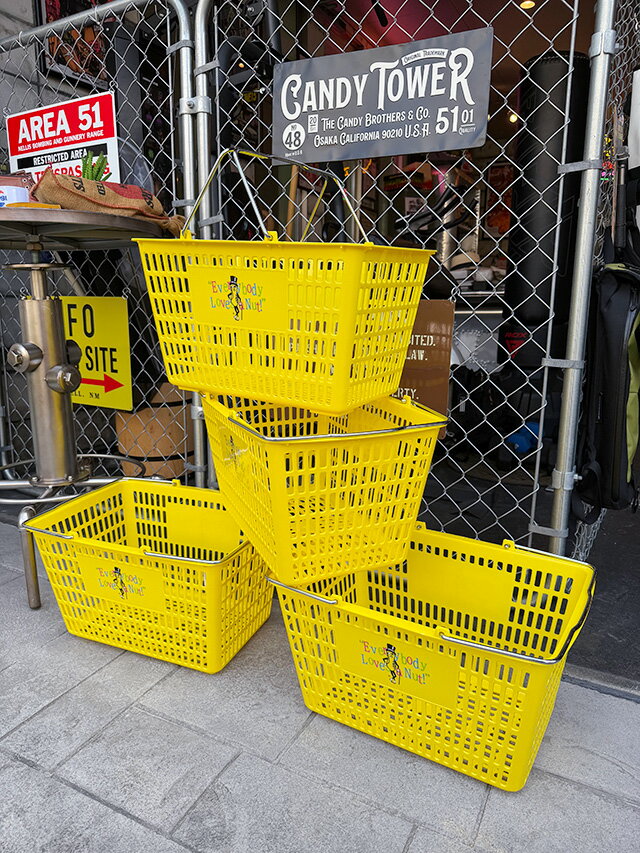 樂天商城 - アメリカ業務用　ショッピングバスケット　（ミスターピーナッツ/イエロー/4個セット）　アメリカン雑貨　アメリカ雑貨　カンパニーグッズ　アメリカンカンパニー　企業グッズ　アメキャラ　おしゃれ　ショップインテリア　買い物かご　エコバスケット