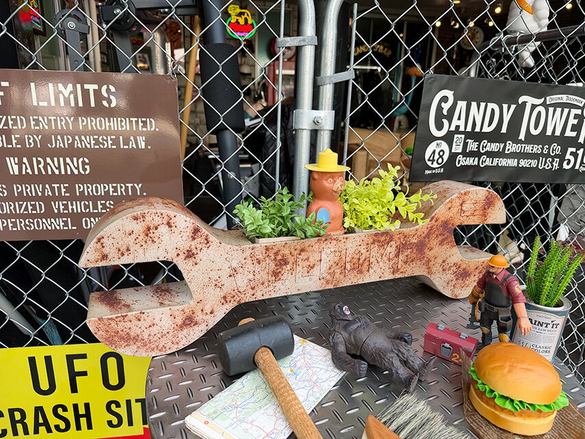 スパナレンチ型 壁掛け プランター ディスプレイ台 アメリカン雑貨 アメリカ雑貨 ガレージ雑貨 ガレージング雑貨 ショップインテリア ガーデニンググッズ ガーデニング雑貨 グリーンインテリア エクステリア 庭 おしゃれ