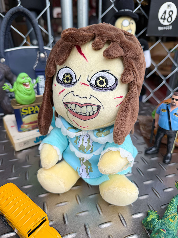 映画　エクソシスト　リーガン　ぬいぐるみ