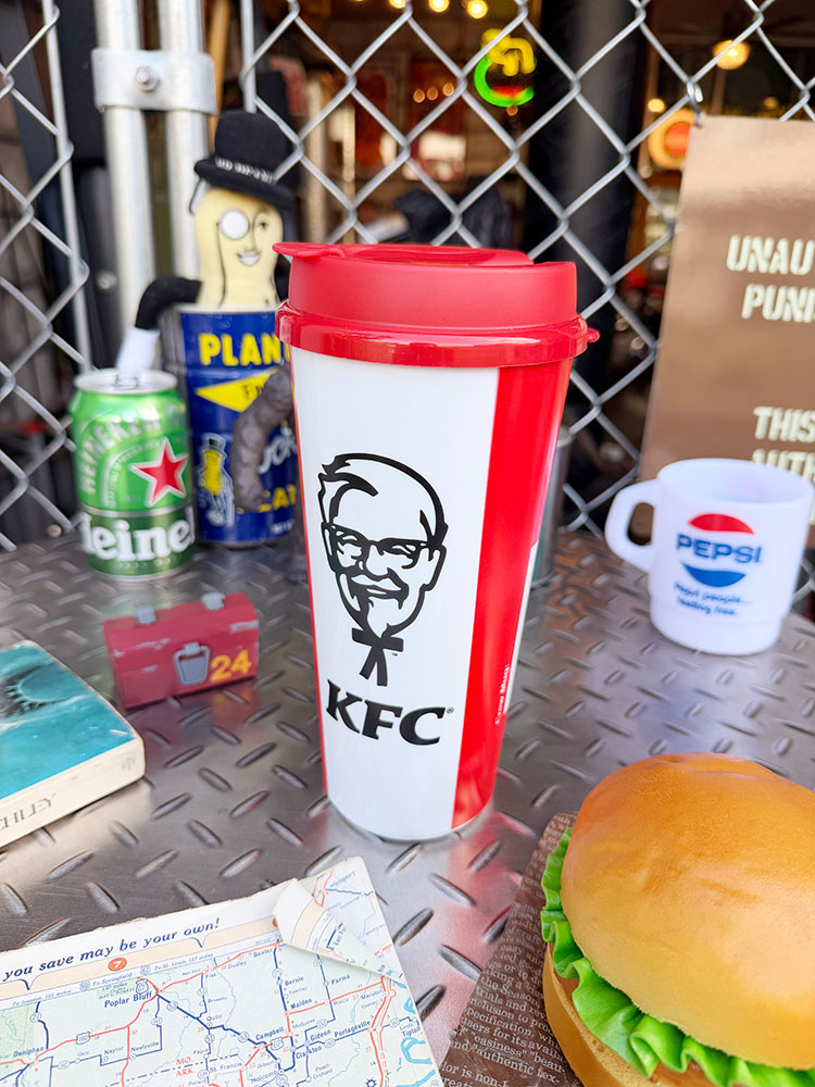 KFC　ケンタッキーフライドチキン　オフィシャル　タンブラー　（取り外し可能なストロー付き）　アメリ ...