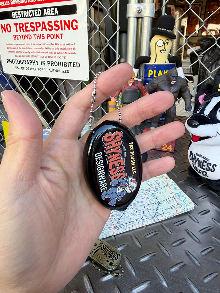 シャイネス　ウルフライダー　ラバーコインケース　小銭入れ　アメリカン雑貨　アメリカ雑貨　グッズ アメカジ　カジュアル　おしゃれ　かっこいい　ミニポーチ　ガジェットケース　小銭入れ　コインケース　ミニサイフ　shyness candytower-10059648 アメリカ雑貨通販キャンディタワー サンプル画像3