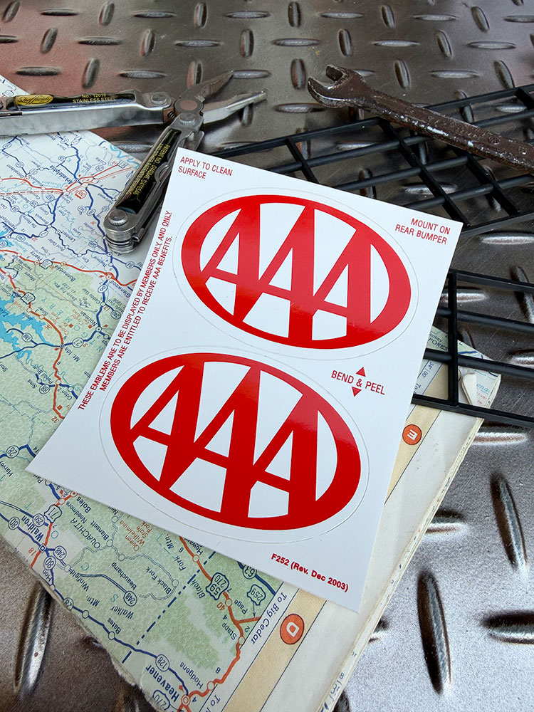 樂天商城 - トリプルA　オーバルロゴ　ステッカー　（ロゴ2個入り）　アメリカン雑貨　アメリカ雑貨　グッズ　おしゃれ かっこいい　ガレージ雑貨　ガレージング雑貨　ショップインテリア　シール　デカール