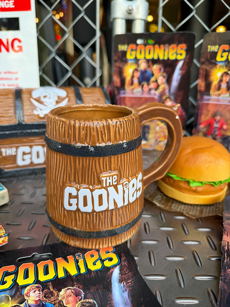 映画 グーニーズ 樽型 ジョッキマグ 公式グッズ アメリカン雑貨 アメリカ雑貨 映画グッズ おしゃれ ショップインテリア