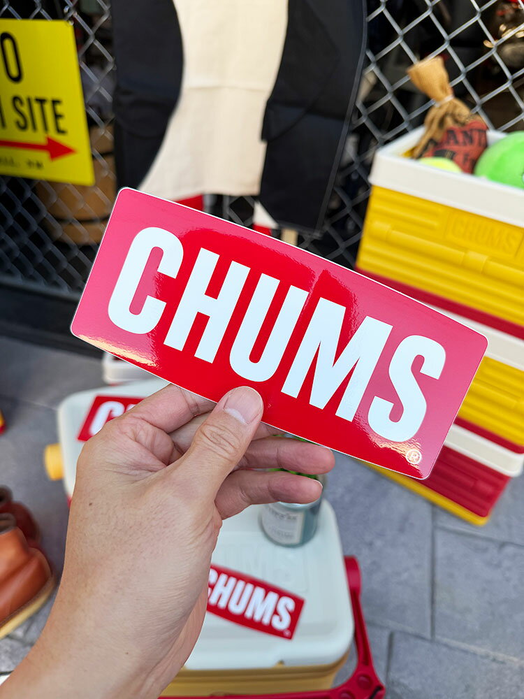 CHUMS　チャムス　レッドロゴ　オフィシャル　ステッカー　（Mサイズ）　単品　アメリカン雑貨　アメリカ雑貨　おしゃれキャンプ　おしゃれキャンパー　アウトドアグッズ　BBQ　バーベキュー　グランピング　無骨　かっこいい　ショップインテリア　シール　デカール
