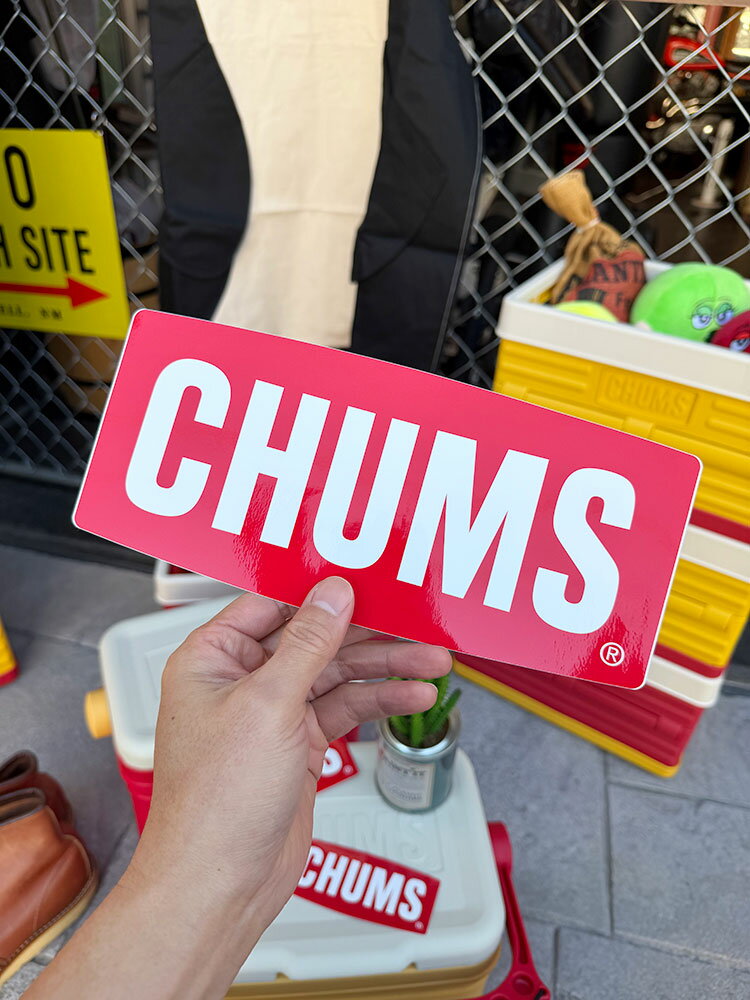 CHUMS　チャムス　レッドロゴ　オフィシャル　ステッカー　（Lサイズ）　単品　アメリカン雑貨　アメリカ雑貨　おしゃれキャンプ　おしゃれキャンパー　アウトドアグッズ　BBQ　バーベキュー　グランピング　無骨　かっこいい　ショップインテリア　シール　デカール