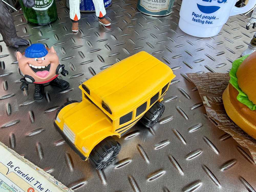 スクールバス　モンスタートラック　スクイーズ　ミニカー　アメリカン雑貨　アメリカ雑貨　グッズ　おしゃれ かっこいい　ガレージ雑貨　ガレージング雑貨　ショップインテリア candytower-10059760 アメリカ雑貨通販キャンディタワー サンプル画像2