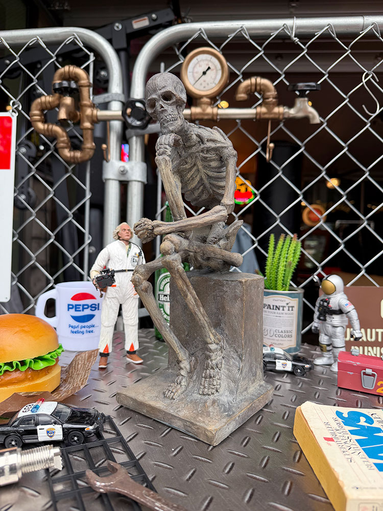 考えるガイコツ　ポリレジン　オブジェ　アメリカン雑貨　アメリカ雑貨　ジョークグッズ　ジョーク雑貨　おもしろ　プレゼント　ギフト　おしゃれ　ショップインテリア　ガレージ雑貨　ガレージング雑貨