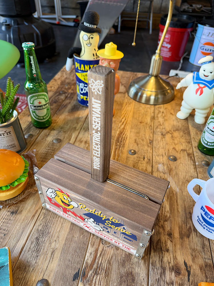 レディキロワット　コロコロ　＆　ウッド製収納ケース　アメリカン雑貨　アメリカ雑貨　キャラクターグッズ　キャラグッズ　アメキャラ　おしゃれ　ショップインテリア　生活雑貨　掃除道具　掃除用品 2