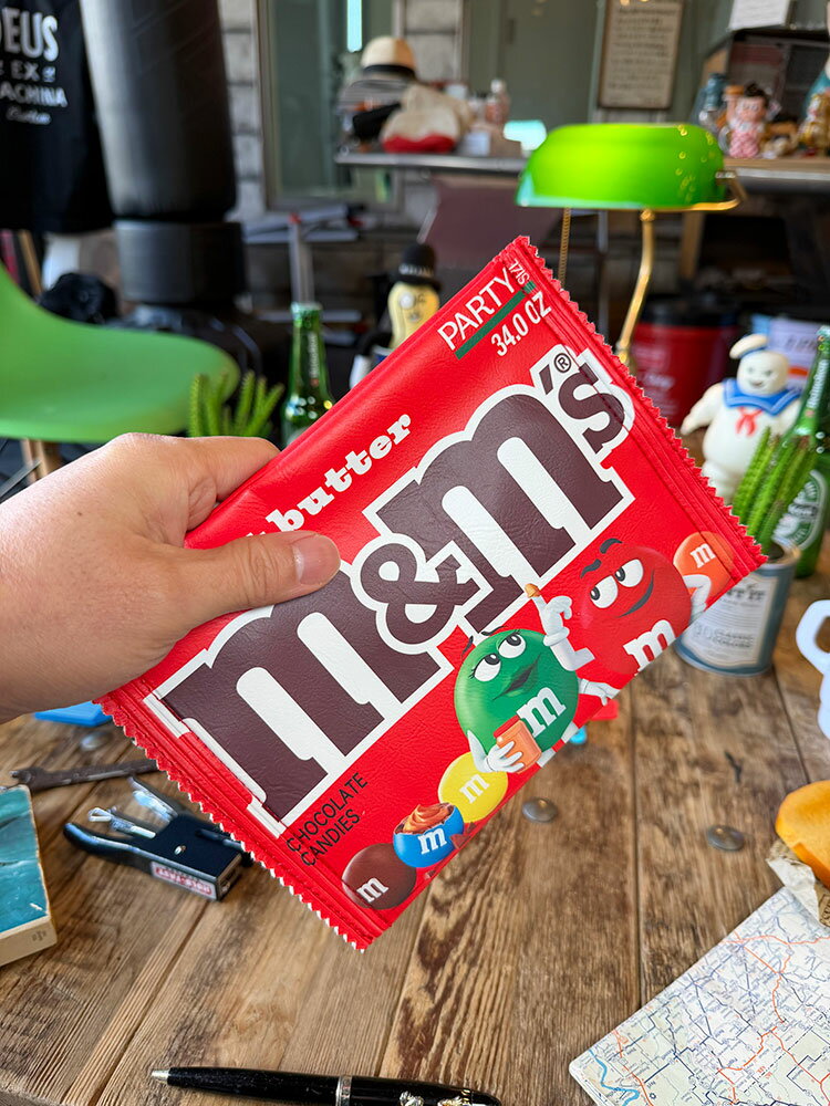乐天商城 - m&m's　パッケージ風　ファスナーポーチ　ストラップ付き　（レッド）　アメリカン雑貨　アメリカ雑貨　カンパニーグッズ　アメリカンカンパニー　企業グッズ　アメキャラ　おしゃれ　ショップインテリア
