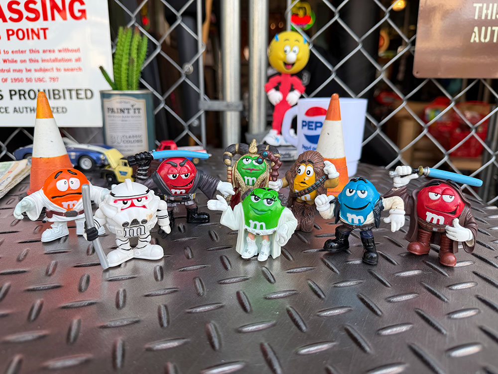 樂天商城 - M&M’s × スターウォーズ　PVC　コレクターズフィギュア　（8体セット）　アメリカン雑貨　アメリカ雑貨　カンパニーグッズ　アメリカンカンパニー　企業グッズ　アメキャラ　おしゃれ　ショップインテリア