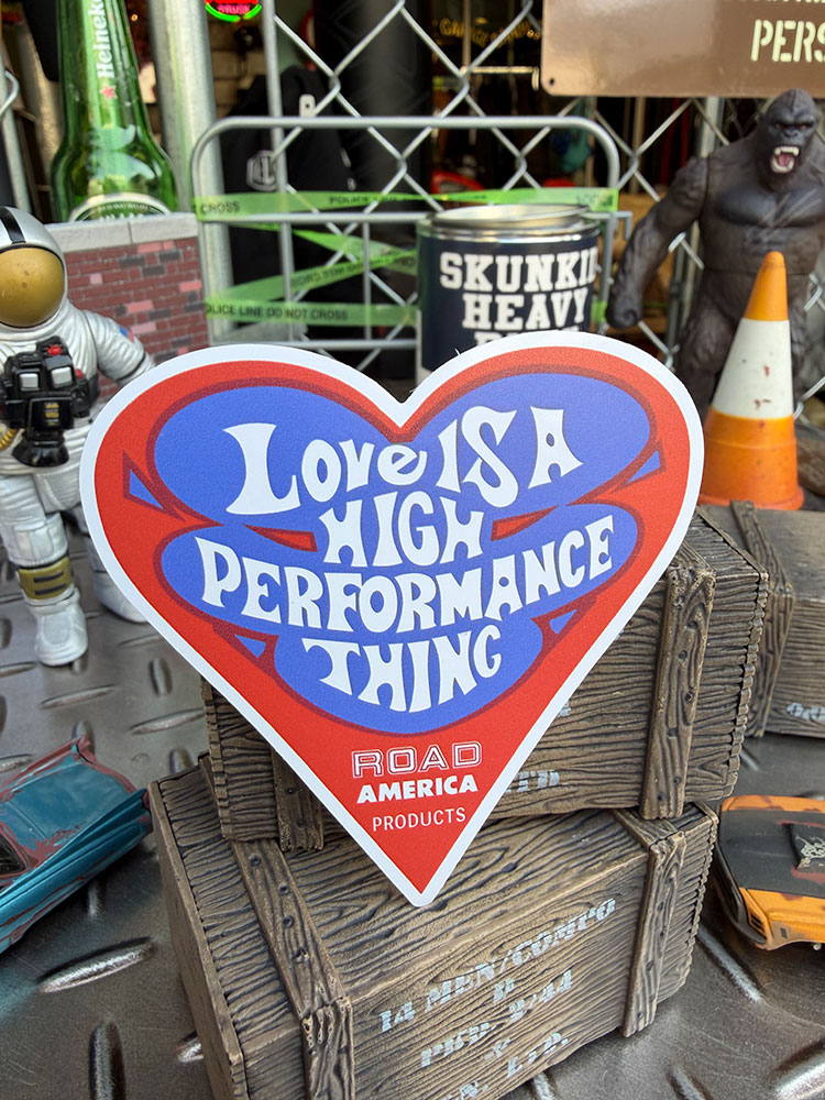 LOVE IS A HIGH PERFORMANCE THING　ラブ　レーシング　ステッカー　アメリカン雑貨　アメリカ雑貨　グッズ　おしゃれ かっこいい　ガレージ雑貨　ガレージング雑貨　ショップインテリア　シール　デカール
