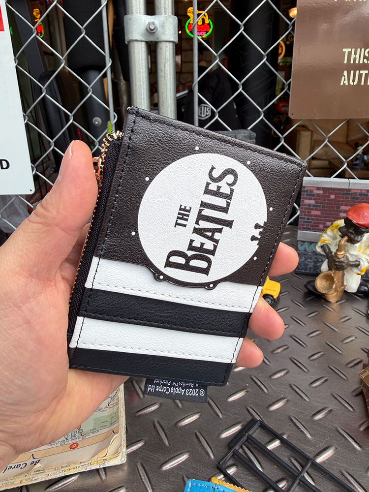 ビートルズ　スリムウォレット　（アビイロード）　カードケース　コインポーチ　公式グッズ　アメリカン雑貨　アメリカ雑貨　グッズ アメカジ　カジュアル　おしゃれ　かっこいい　ミニポーチ　ガジェットケース　小銭入れ　コインケース　ミニサイフ