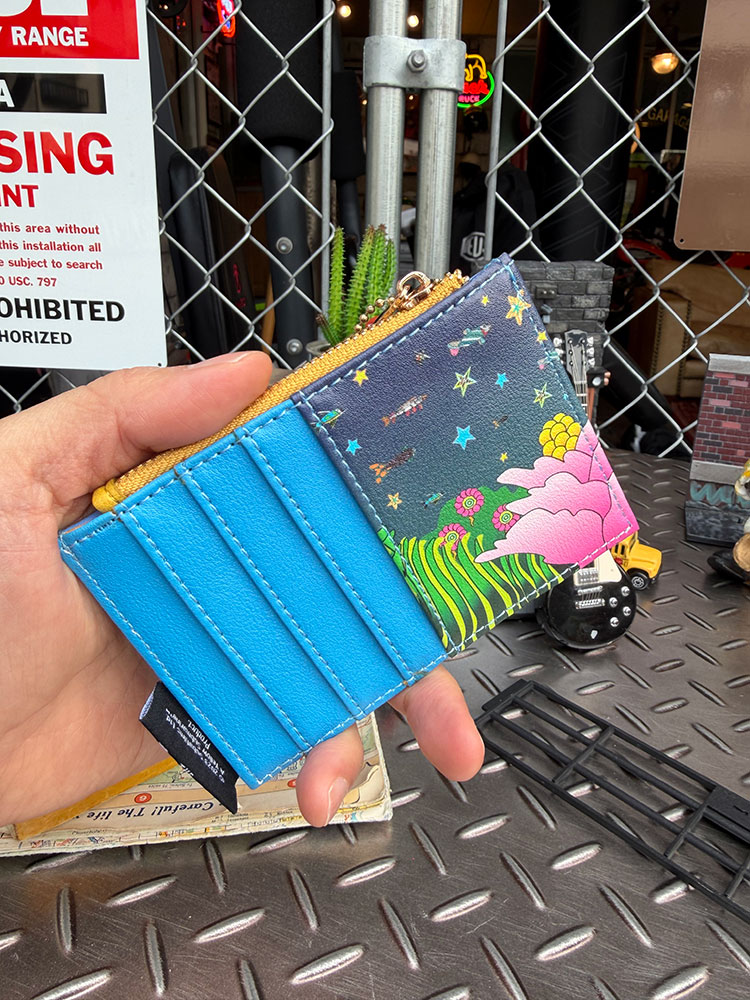 ビートルズ　スリムウォレット　（イエローサブマリン）　カードケース　コインポーチ　公式グッズ　アメリカン雑貨　アメリカ雑貨　グッズ アメカジ　カジュアル　おしゃれ　かっこいい　ミニポーチ　ガジェットケース　小銭入れ　コインケース　ミニサイフ candytower-10060279 アメリカ雑貨通販キャンディタワー サンプル画像2