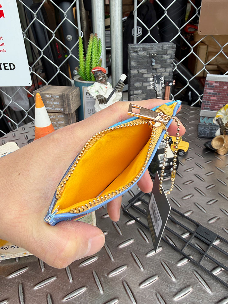 ビートルズ　スリムウォレット　（イエローサブマリン）　カードケース　コインポーチ　公式グッズ　アメリカン雑貨　アメリカ雑貨　グッズ アメカジ　カジュアル　おしゃれ　かっこいい　ミニポーチ　ガジェットケース　小銭入れ　コインケース　ミニサイフ candytower-10060279 アメリカ雑貨通販キャンディタワー サンプル画像3