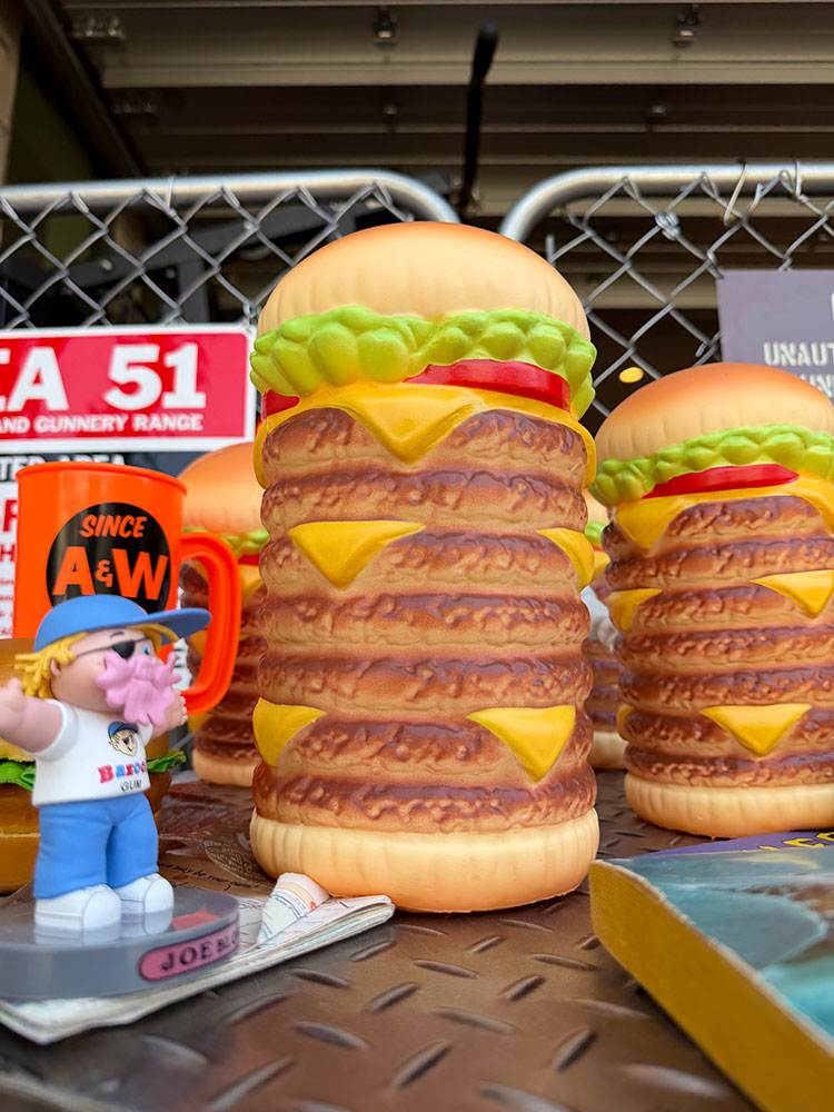A super-big hamburger! Big Burger Tower, real-size squishy toy, 24cm. American goods, American merchandise, company goods, American company, corporate goods, stylish, collector's item, American pop, American diner.