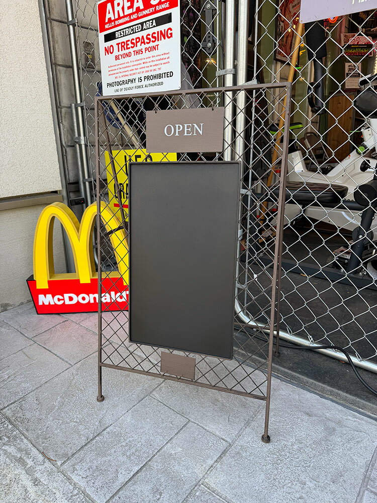 OPEN & CLOSE　アイアン製　メッシュサインボード L　チョークボード付き　折り畳み式　アメ ...
