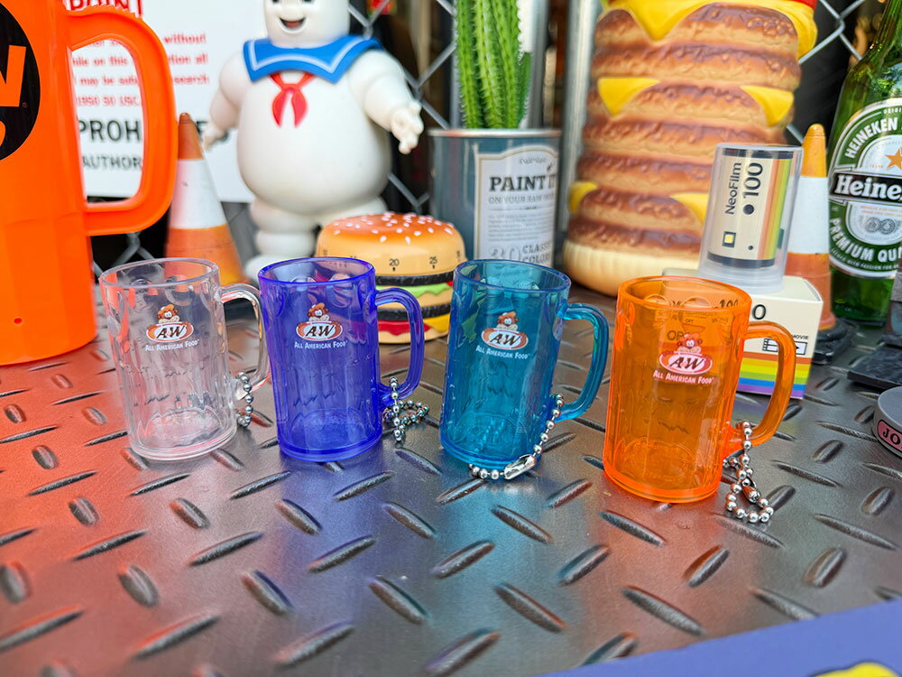 A&W ルートビア　オフィシャル　ジョッキ型キーホルダー　（4色セット）　MADE IN U.S.A.　アメリカン雑貨　アメリカ雑貨　カンパニーグッズ　アメリカンカンパニー　企業グッズ　アメキャラ　おしゃれ　ショップインテリア