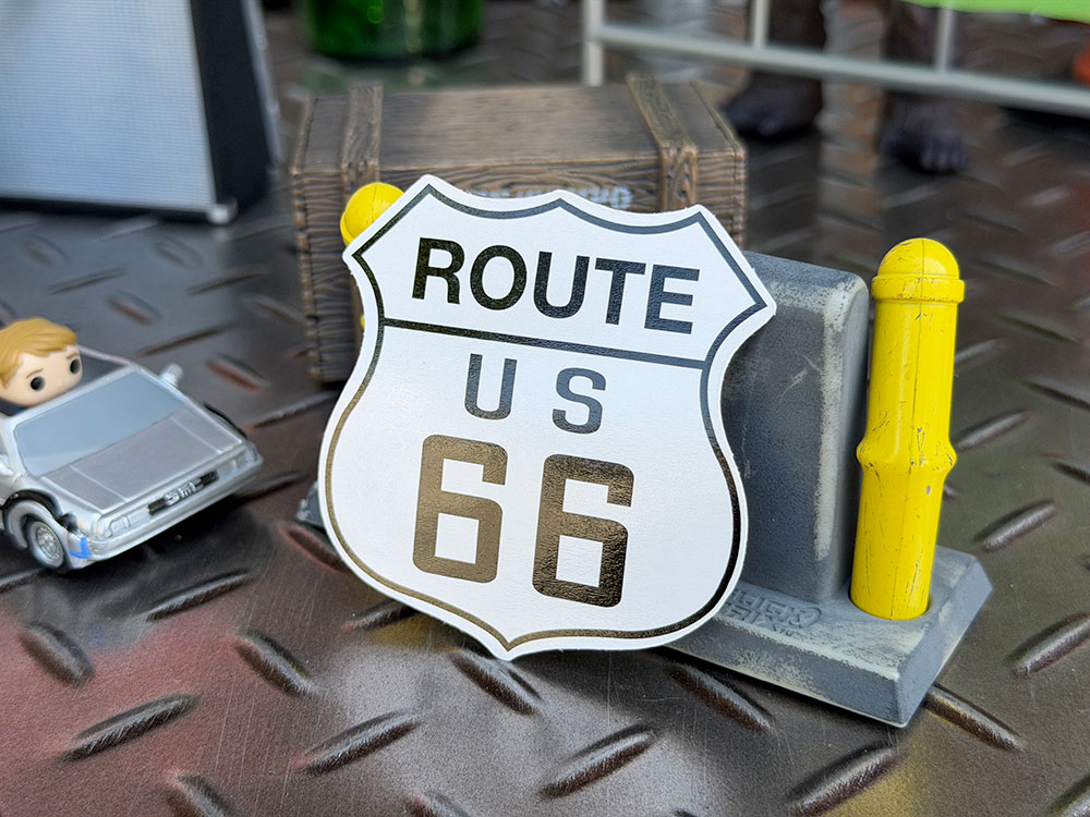 ルート66　ミニステッカー　（シールドシェイプ）　アメリカン雑貨　アメリカ雑貨　グッズ　おしゃれ　かっこいい　ガレージ雑貨　ガレージング雑貨　ショップインテリア　シール　デカール