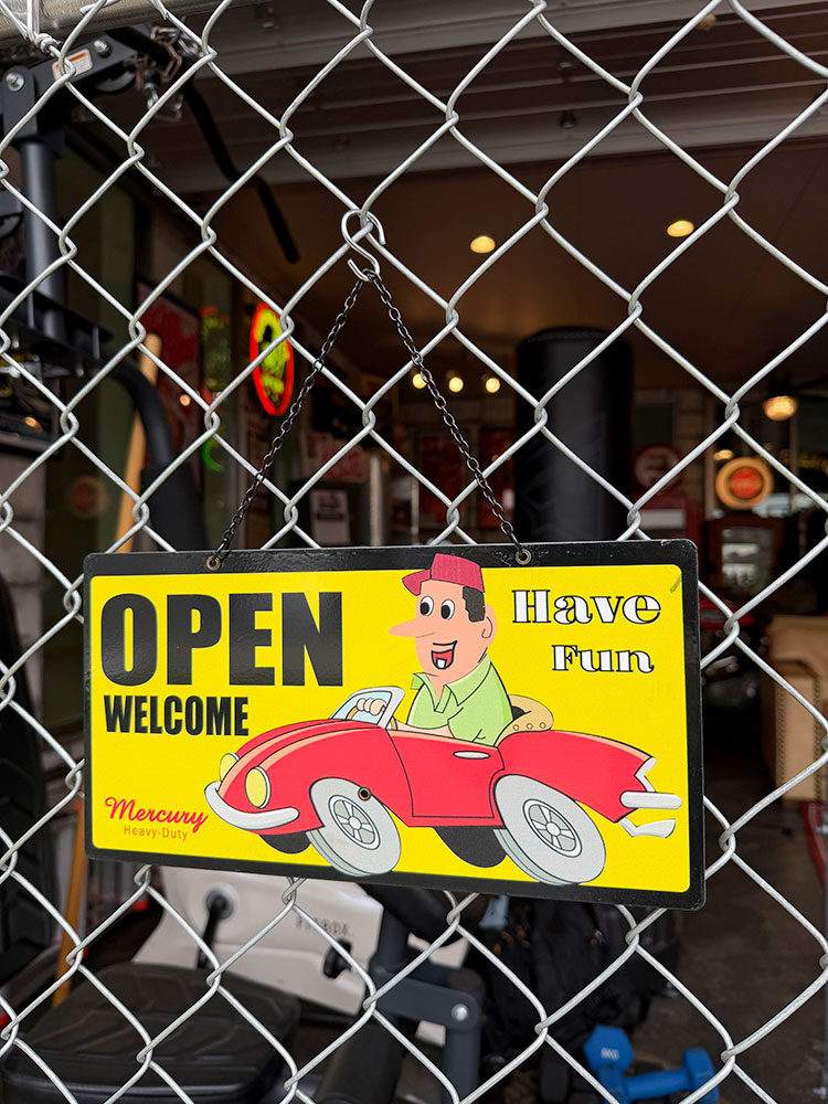 マーキュリー　オープン＆クローズ　ハンギングサイン　（Driving Mr.T）　アメリカン雑貨　ア ...