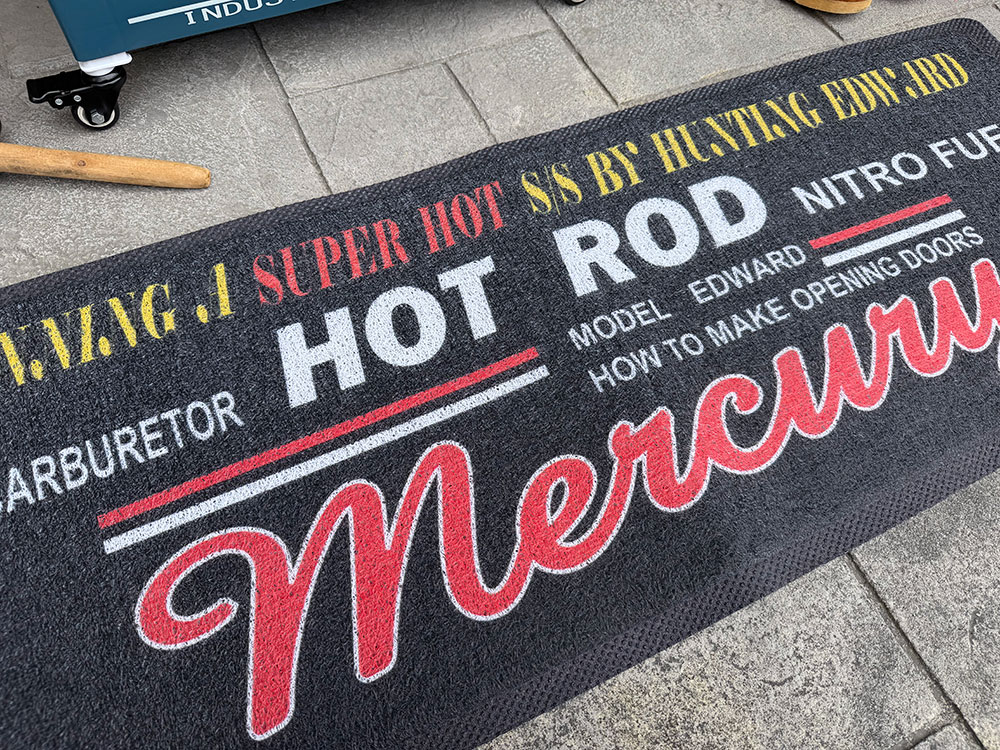 マーキュリー　PVCキッチンマット　120cm　（HOT ROD）　屋外＆屋内のどっちも対応　アメリカン雑貨　アメリカ雑貨　グッズ　おしゃれ　かっこいい　ガレージ雑貨　ガレージング雑貨　ショップインテリア candytower-10060668 アメリカ雑貨通販キャンディタワー サンプル画像2