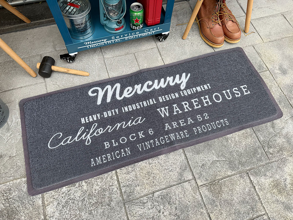 マーキュリー　PVCキッチンマット　120cm　（CAL.WAREHOUSE）　屋外＆屋内のどっちも対応　アメリカン雑貨　アメリカ雑貨　グッズ　おしゃれ　かっこいい　ガレージ雑貨　ガレージング雑貨　ショップインテリア candytower-10060674 アメリカ雑貨通販キャンディタワー パッケージ画像