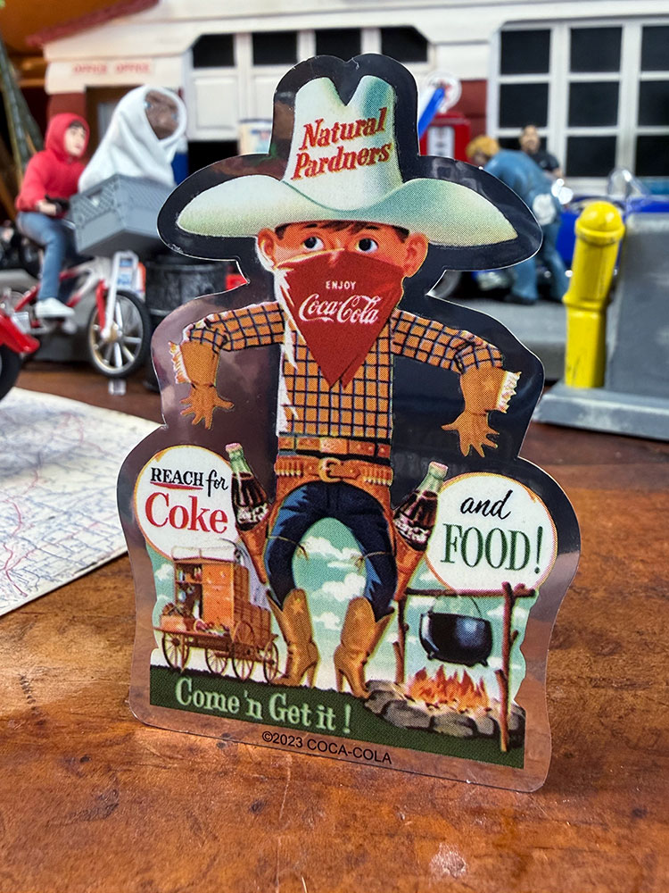 コカ・コーラ　オフィシャル　ミニステッカー　（カウボーイ）　アメリカン雑貨　アメリカ雑貨　コカコーラグッズ　おしゃれ　ショップインテリア　シール　デカール
