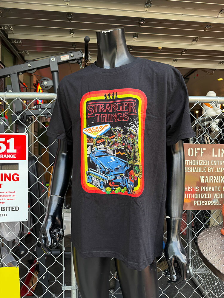 Rakuten - ストレンジャーシングス　オフィシャル　Tシャツ　（RETRO POSTER）　公式グッズ　アメリカン雑貨　アメリカ雑貨　グッズ　アメカジ　カジュアル　おしゃれ　かっこいい　半袖