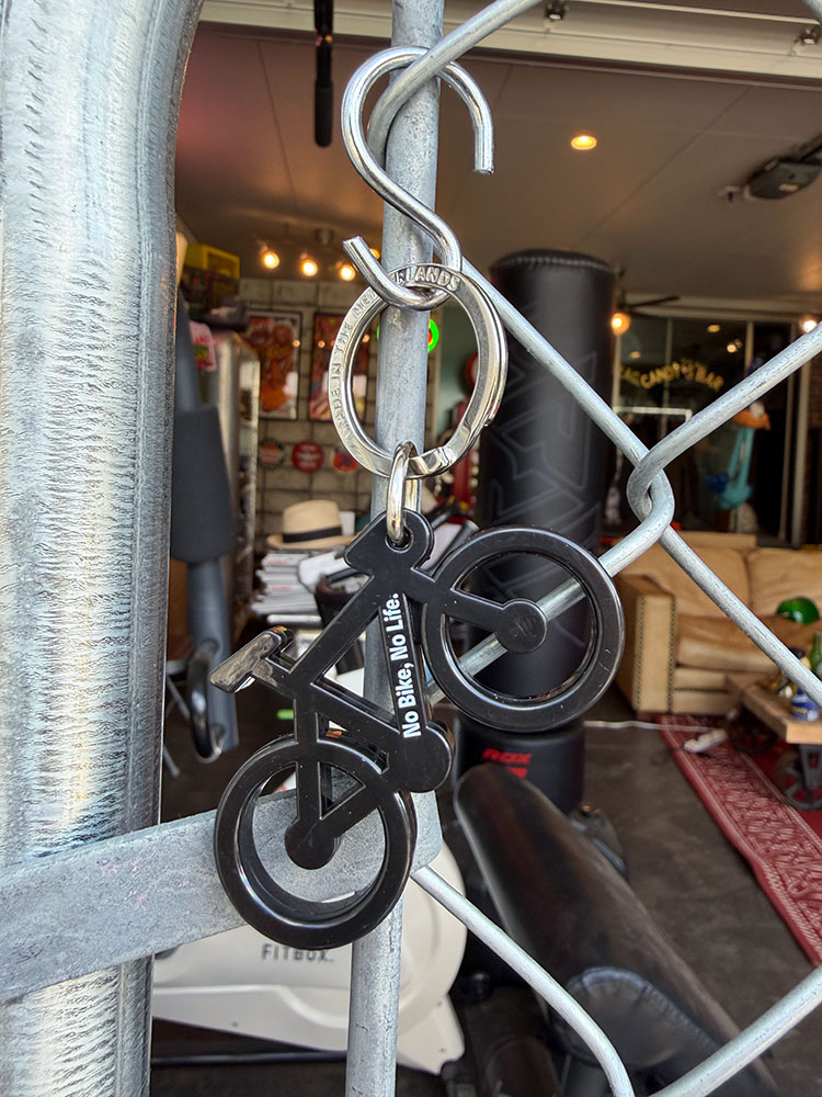 乐天商城 - so Danish　ロードバイク　自転車　リサイクル　キーホルダー　（ブラック）　単品　アメリカン雑貨　アメリカ雑貨　グッズ　おしゃれ　ショップインテリア