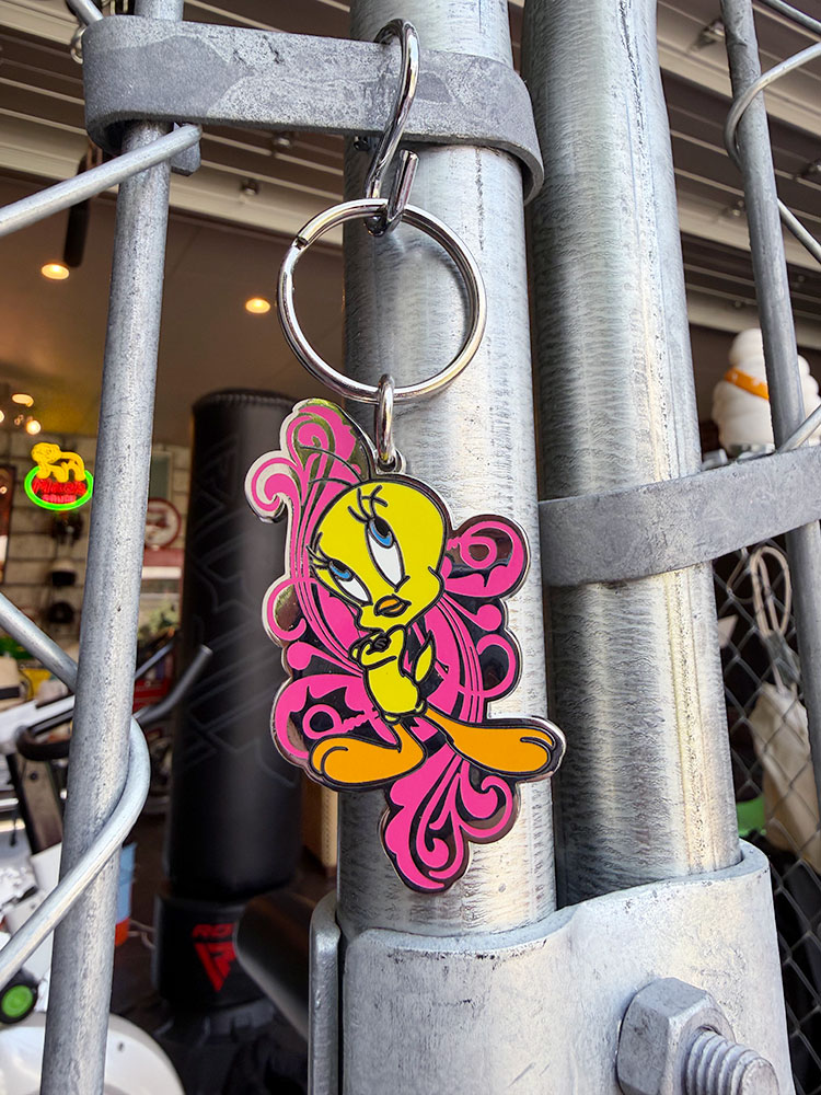トゥイーティー　メタルキーホルダー　（ピンクオーナメント）　アメリカン雑貨　アメリカ雑貨　キャラクタ ...