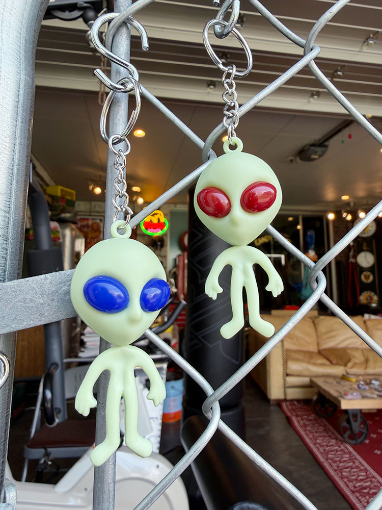 楽天市場】ufo 宇宙人 キーホルダーの通販
