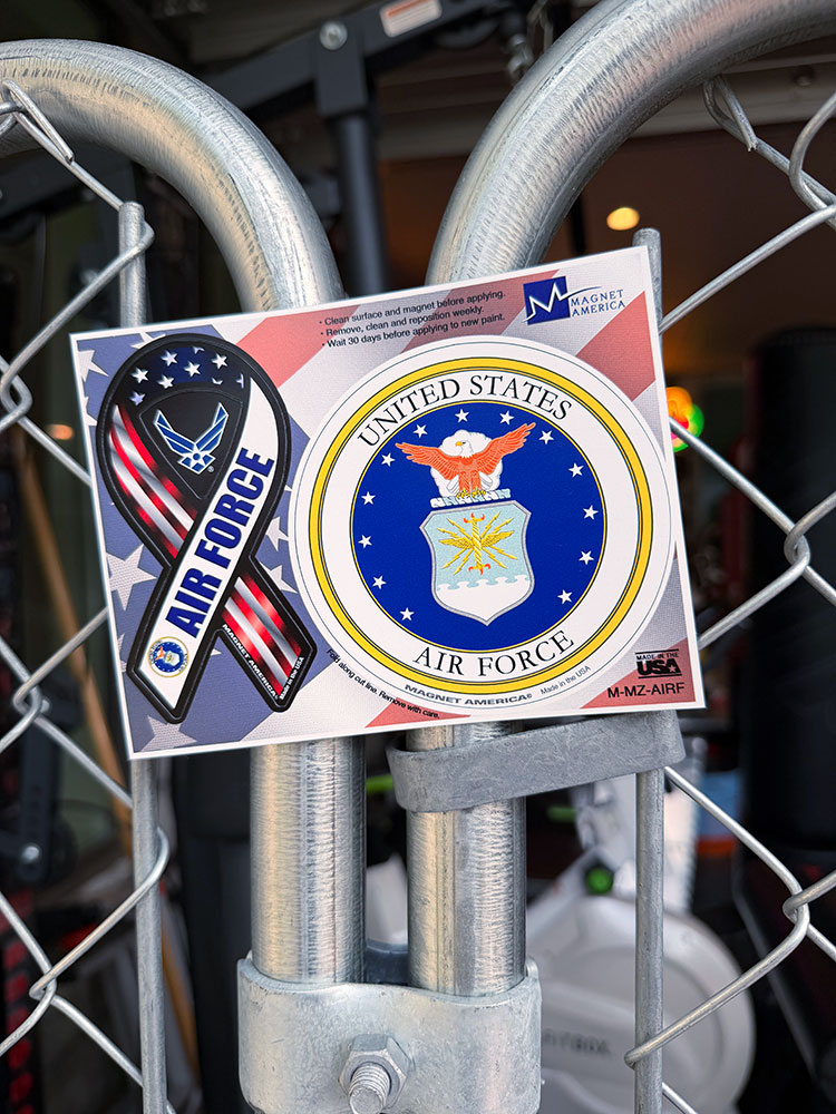 U.S.エアフォース　リボンマグネット　＆　エンブレム　マグネット　MADE IN U.S.A.　アメリカン雑貨　アメリカ雑貨　ミリタリーグッズ　ミリタリー雑貨　サバイバルゲーム　サバゲー　おしゃれ かっこいい　ガレージ雑貨　ガレージング雑貨　ショップインテリア