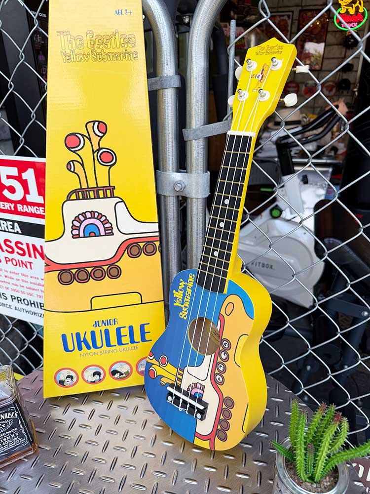 ビートルズ　イエローサブマリン　オフィシャル　ウクレレ　（Yellow Submarine Blue）　公式グッズ　アメリカン雑貨　アメリカ雑貨　グッズ　おしゃれ　ショップインテリア　楽器