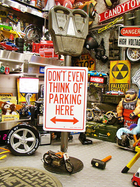 最大55 オフ 棒を買ってきて庭に立て掛ければ アメリカのシーンそのもの パーキングサインボード ここに車を止めようと思うんじゃんねえぞ サインプレート アメリカ看板 サインボード アメリカン看板 アメリカ雑貨 アメリカン雑貨 壁飾り ウォールデコレーション