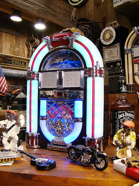 ムードある音楽を流すと外国に連れて行ってくれる気分！iPod接続対応だから3000曲収録のミュー...