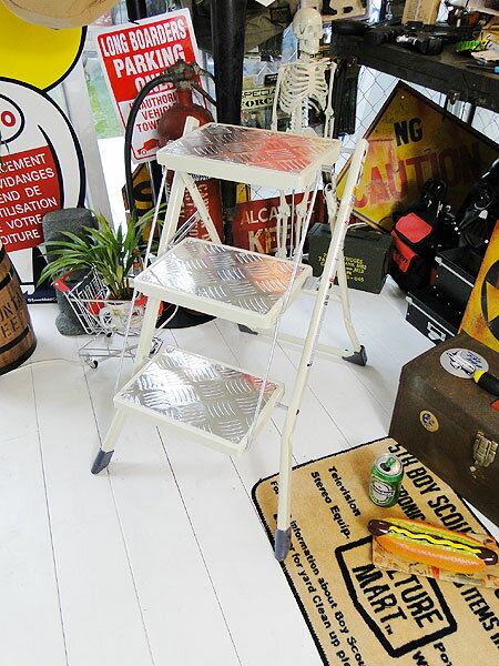 ダルトン フォールディング3ステップスラダー (アイボリー) アメリカン雑貨 アメリカ雑貨 グッズ おしゃれ かっこいい ガレージ雑貨 ガレージング雑貨 脚立 ...