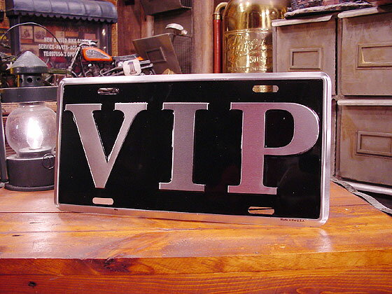 V I P のライセンスプレート ナンバープレート アメリカ看板 サインプレート アメリカ雑貨 アメリカン雑貨