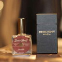 DRESS HIPPYよりDH-PERFUMEがリリース。 即完売が予想されるDRESS HIPPYの香水。 売り切れた際は再入荷に時間がかかりますので お早目のお買い求めをお願い致します。。 ○BLUES 柑橘系のベルガモット、マンダリン、 レモンのフレッシュさを持ったトップ。 ミドルにラベンダー、ローズマリー、ガルバナムのスパイシーなアクセントで香りに奥行きを持たせた。 ラストにはトンカビーンズ、バニラ、ムスクで 温もりの中にも色気のある優雅な香り。 パルファン(濃度20〜30％)となります。 効果時間が長持ちなのが嬉しいですね！ 内容量：50 ml MADE IN JAPAN