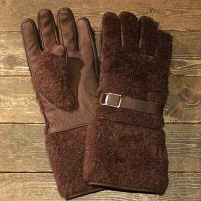 AT-DIRTYより GRIZZLY GAUNTLETS GLOVESがリリース。 待望のガントレットグローブ。 西洋甲冑の籠手を意味します。 "熊ジャン"をイメージソースにグローブに落とし込みました。 インナーは防寒性の高い中綿を貼り 手...